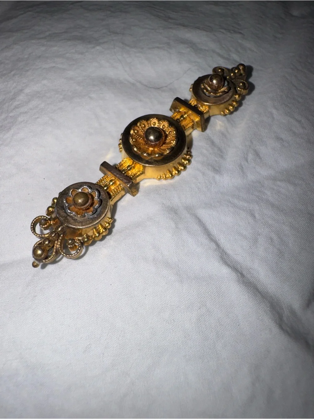Fits all Criteria for (1837–1901) Victorian Gold-Tone Decorative Bar Brooch